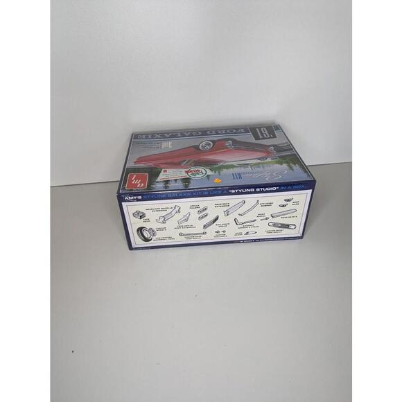 1961 Ford Galaxie Styline 61 Stock/Custom/Stylized AMT 1/25 Scale Model Kit Car - Picture 3 of 4